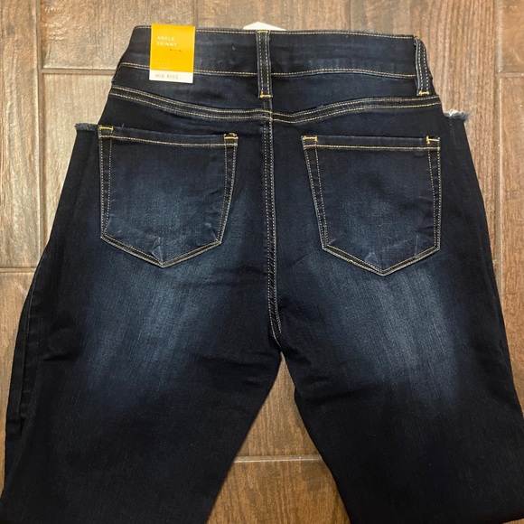 🆕 Pink Lily Kylie Distressed Dark Wash Jeans - Picture 6 of 7